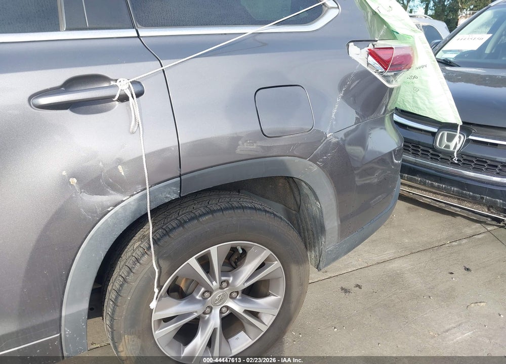 2015 TOYOTA HIGHLANDER XLE V6 VIN: 5TDKKRFHXFS105770