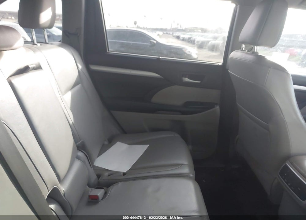 2015 TOYOTA HIGHLANDER XLE V6 VIN: 5TDKKRFHXFS105770