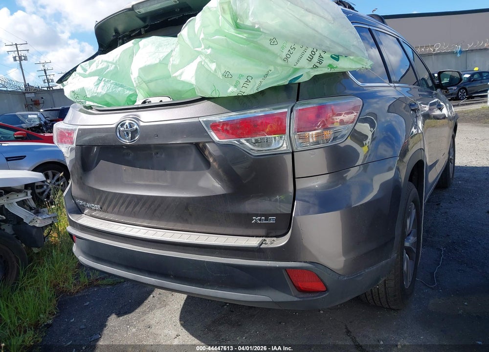 2015 TOYOTA HIGHLANDER XLE V6 VIN: 5TDKKRFHXFS105770