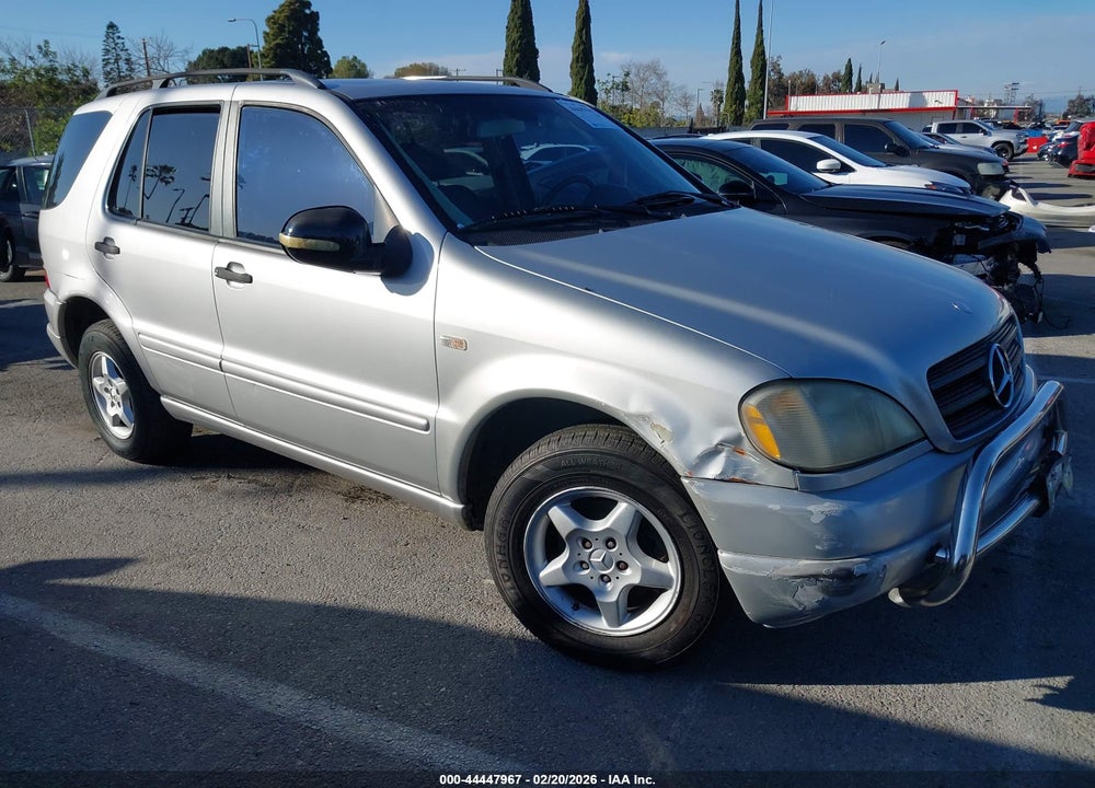 2000 MERCEDES-BENZ ML 320 VIN: 4JGAB54E9YA160557