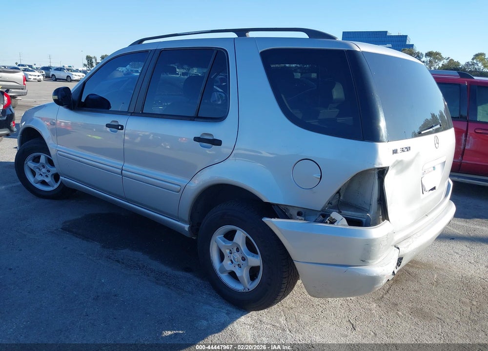 2000 MERCEDES-BENZ ML 320 VIN: 4JGAB54E9YA160557