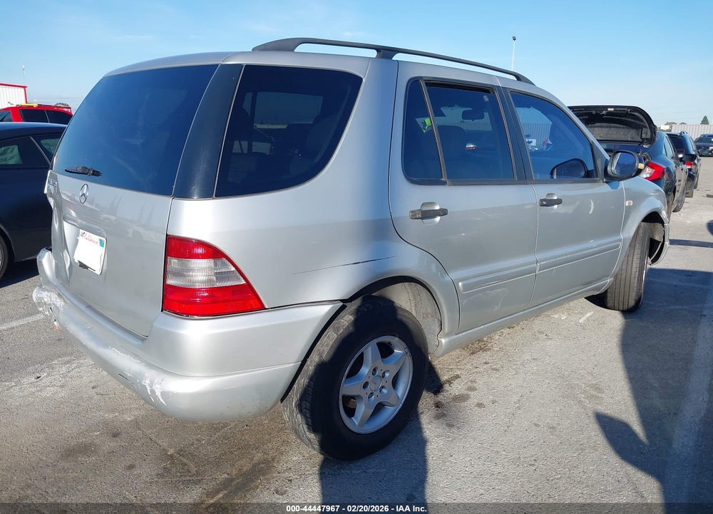 2000 MERCEDES-BENZ ML 320 VIN: 4JGAB54E9YA160557