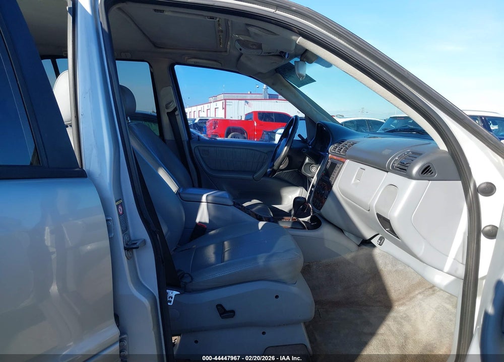 2000 MERCEDES-BENZ ML 320 VIN: 4JGAB54E9YA160557