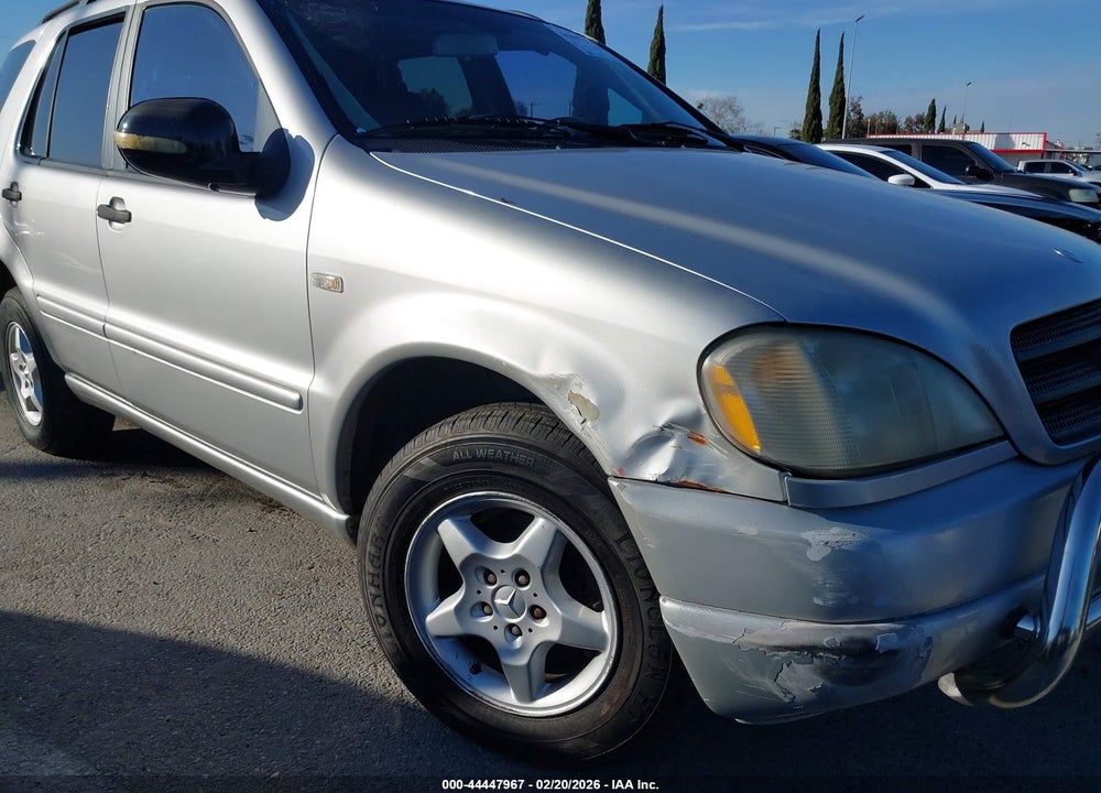 2000 MERCEDES-BENZ ML 320 VIN: 4JGAB54E9YA160557