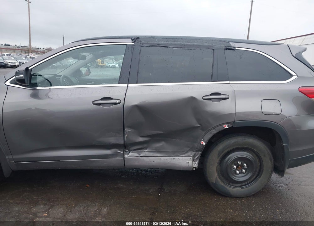2018 TOYOTA HIGHLANDER SE VIN: 5TDJZRFH5JS533570