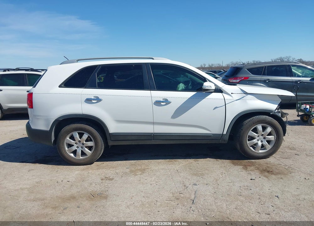 2011 KIA SORENTO LX VIN: 5XYKT4A11BG109563