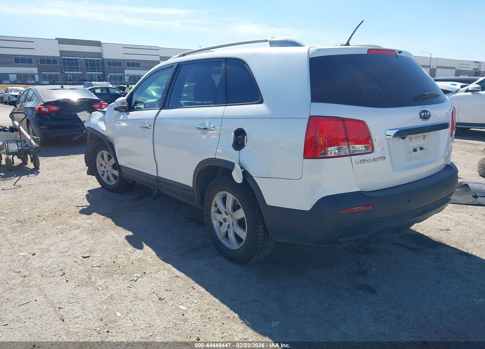 2011 KIA SORENTO LX VIN: 5XYKT4A11BG109563