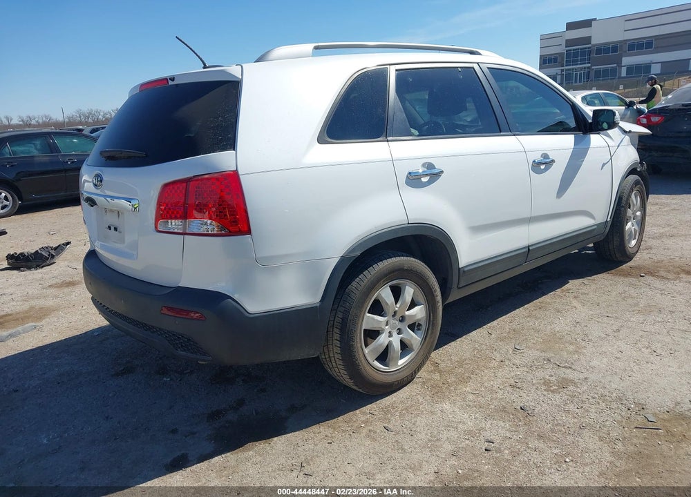 2011 KIA SORENTO LX VIN: 5XYKT4A11BG109563
