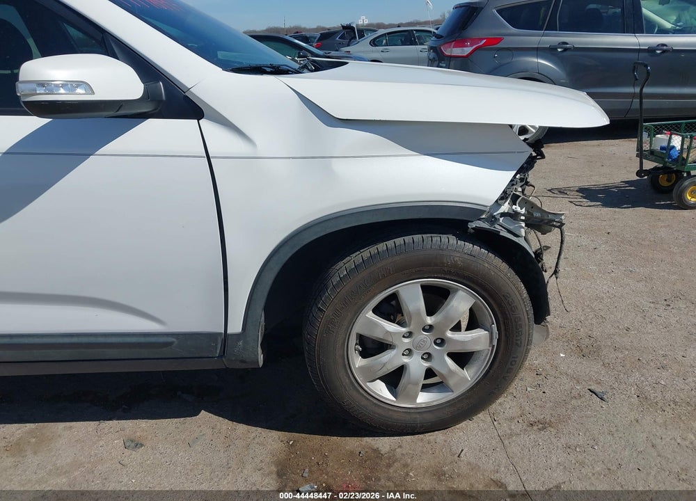 2011 KIA SORENTO LX VIN: 5XYKT4A11BG109563