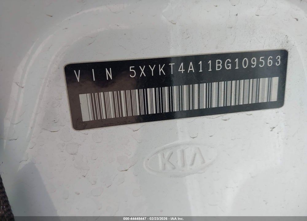 2011 KIA SORENTO LX VIN: 5XYKT4A11BG109563
