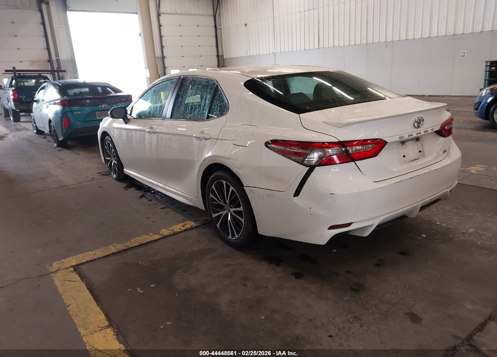 2018 TOYOTA CAMRY SE VIN: 4T1B11HK9JU645947