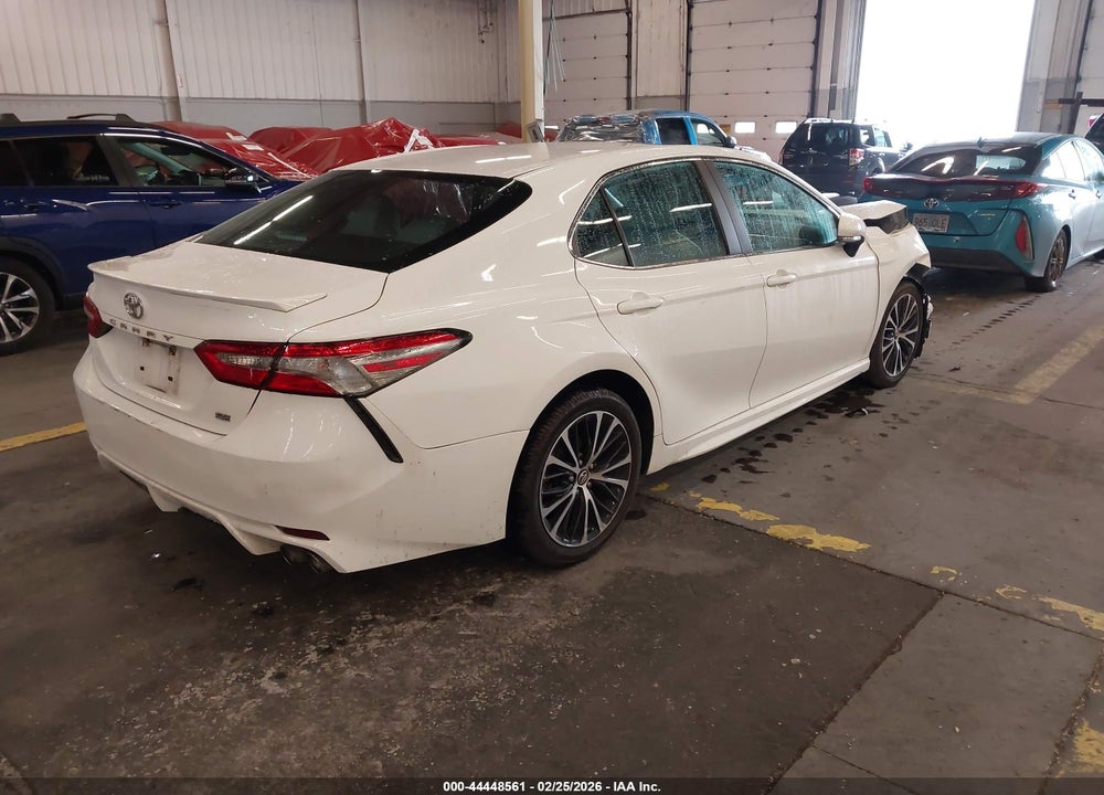 2018 TOYOTA CAMRY SE VIN: 4T1B11HK9JU645947
