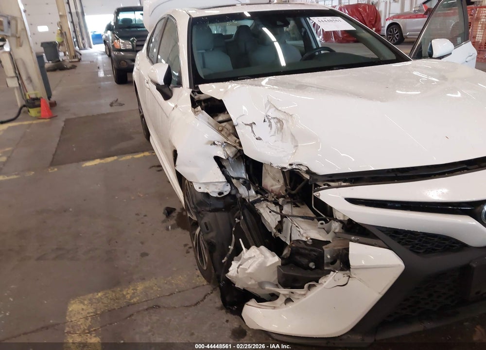 2018 TOYOTA CAMRY SE VIN: 4T1B11HK9JU645947