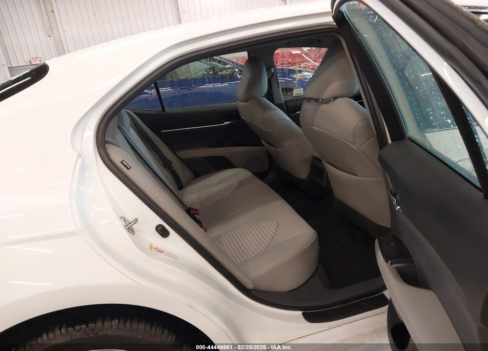 2018 TOYOTA CAMRY SE VIN: 4T1B11HK9JU645947
