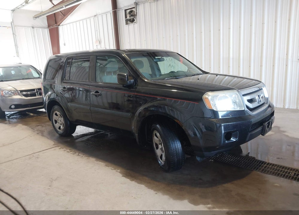2011 HONDA PILOT LX VIN: 5FNYF4H2XBB015009