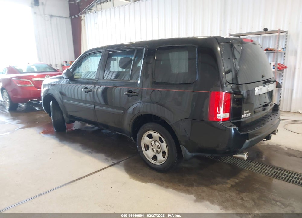 2011 HONDA PILOT LX VIN: 5FNYF4H2XBB015009