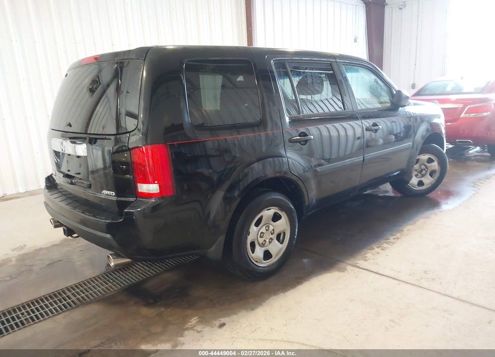 2011 HONDA PILOT LX VIN: 5FNYF4H2XBB015009