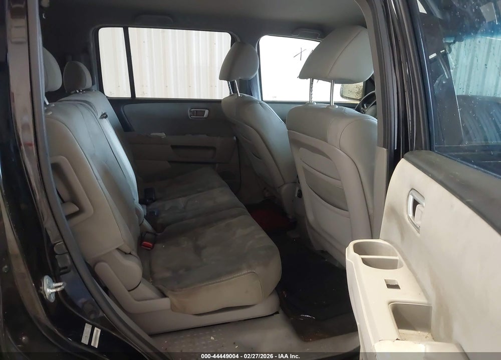 2011 HONDA PILOT LX VIN: 5FNYF4H2XBB015009
