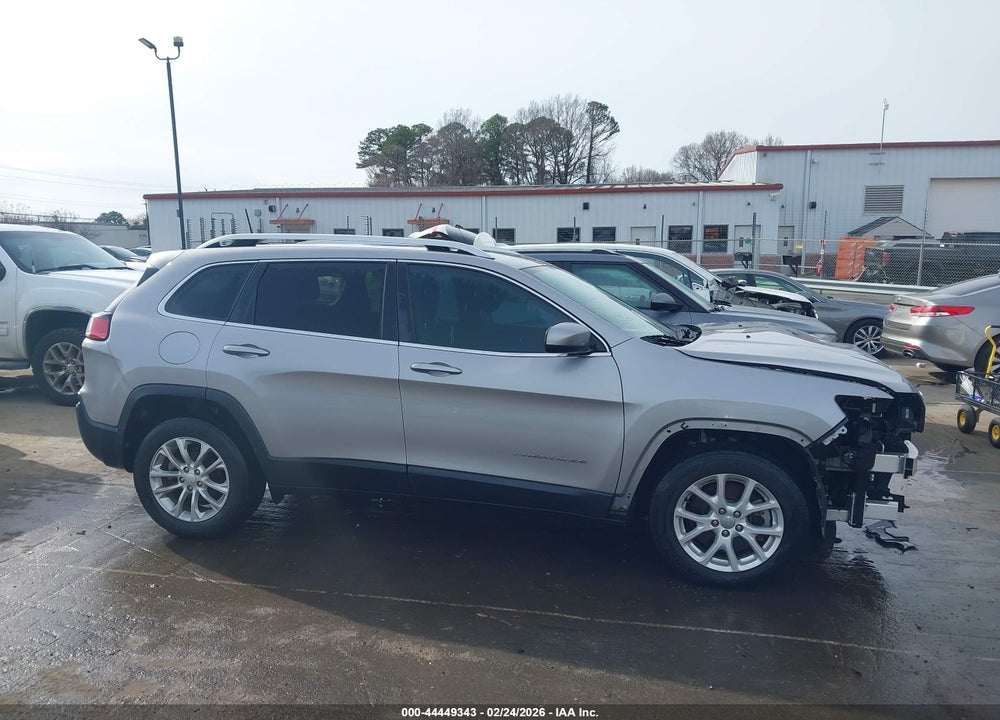 2019 JEEP CHEROKEE LATITUDE FWD VIN: 1C4PJLCBXKD205993