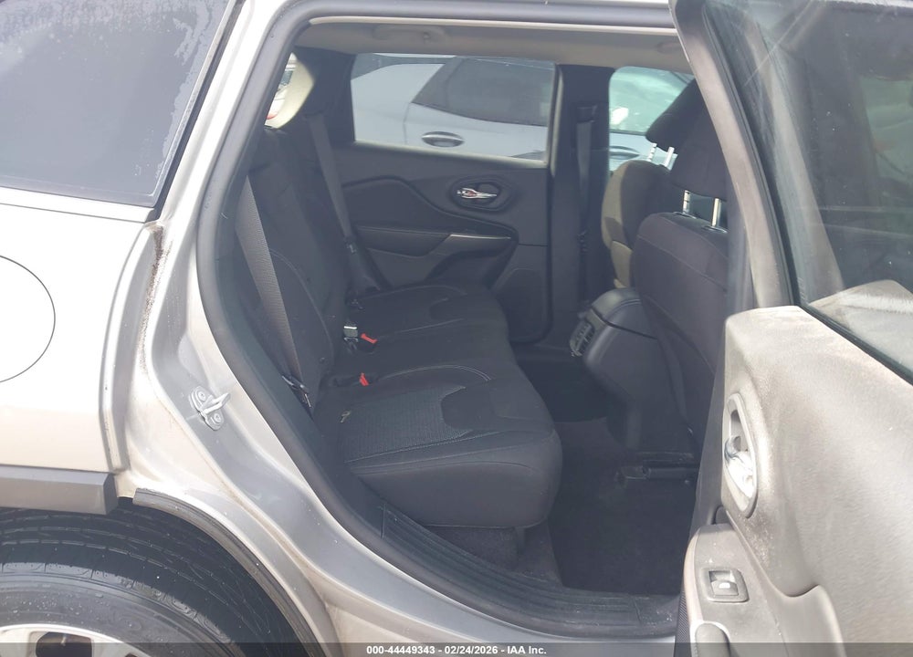 2019 JEEP CHEROKEE LATITUDE FWD VIN: 1C4PJLCBXKD205993