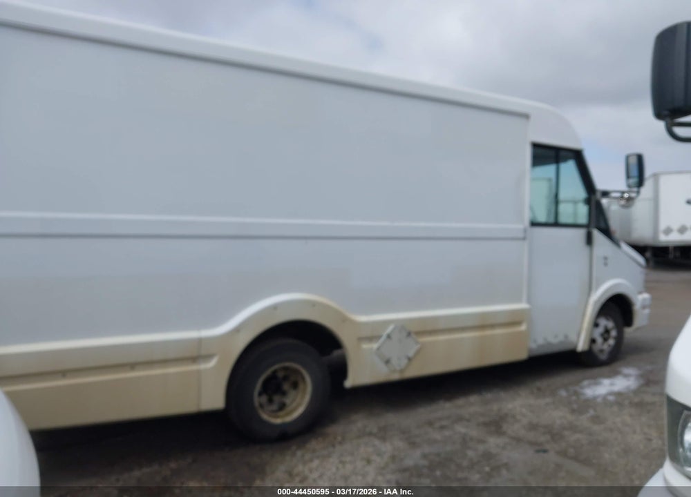 2013 ISUZU COMMERCIAL VAN VIN: JALB4T178D7W01632