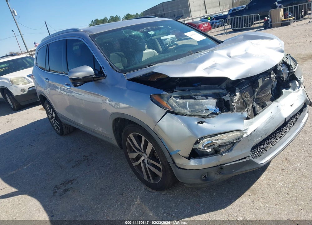 2018 HONDA PILOT TOURING VIN: 5FNYF5H95JB021740