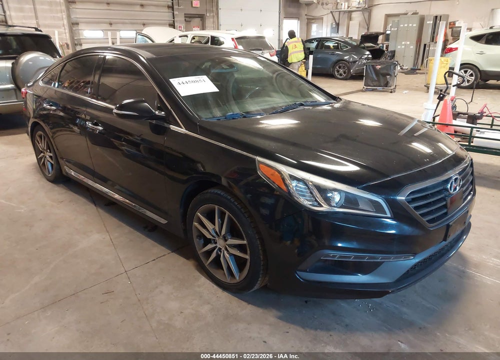 2015 HYUNDAI SONATA SPORT 2.0T VIN: 5NPE34AB8FH064772