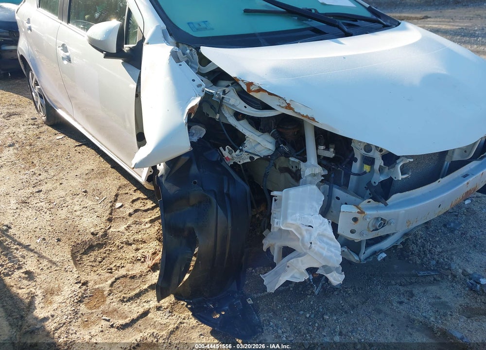 2015 TOYOTA PRIUS C TWO VIN: JTDKDTB38F1102039