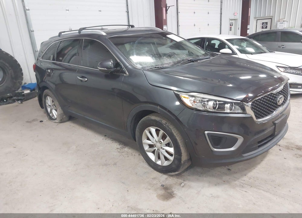 2016 KIA SORENTO LX VIN: 5XYPG4A30GG038147