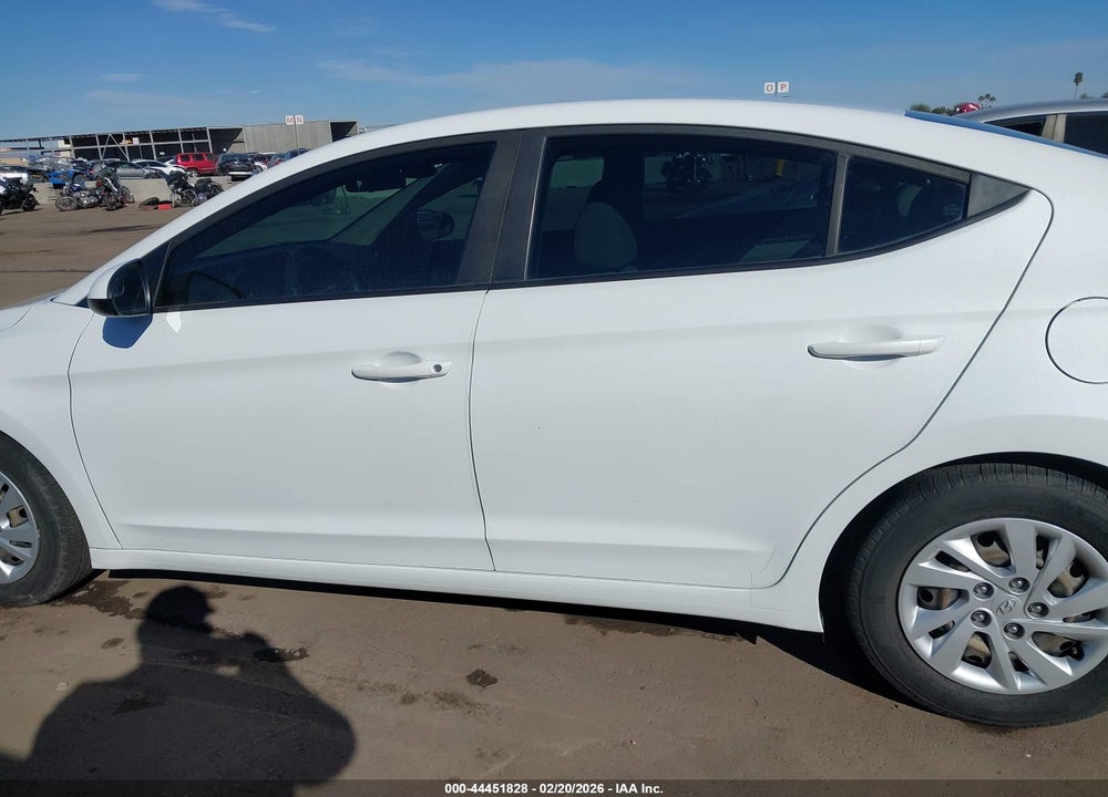 2018 HYUNDAI ELANTRA SE VIN: 5NPD74LF9JH276654
