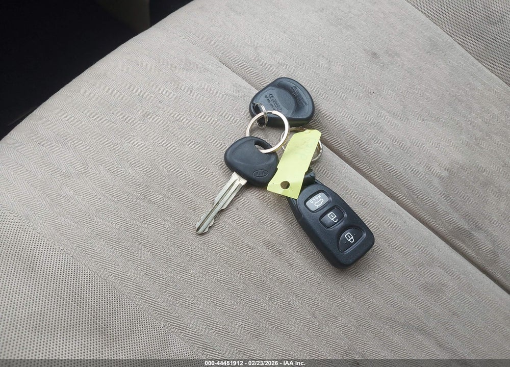 2009 KIA RONDO LX BASE VIN: KNAFG529797285408
