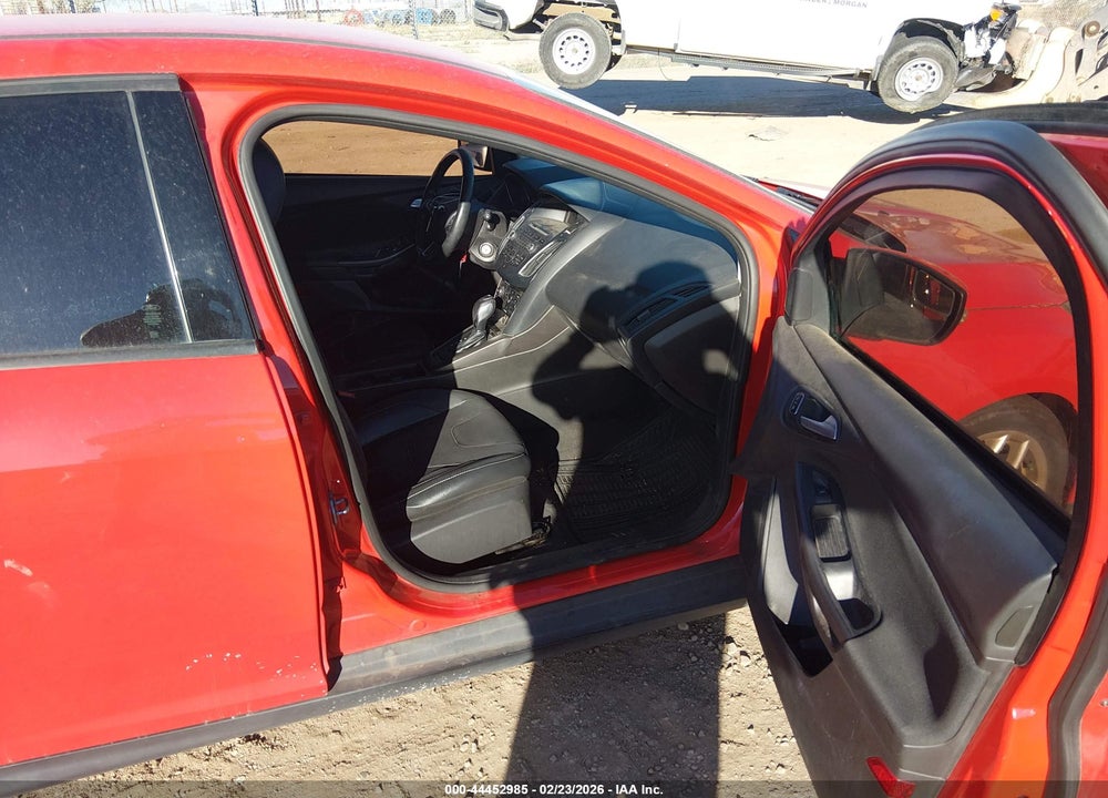 2015 FORD FOCUS SE VIN: 1FADP3K28FL326512