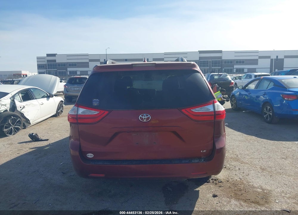 2019 TOYOTA SIENNA LE 8 PASSENGER VIN: 5TDKZ3DCXKS985816