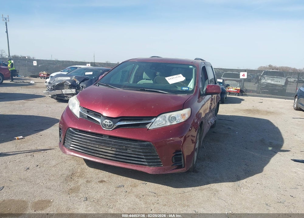 2019 TOYOTA SIENNA LE 8 PASSENGER VIN: 5TDKZ3DCXKS985816