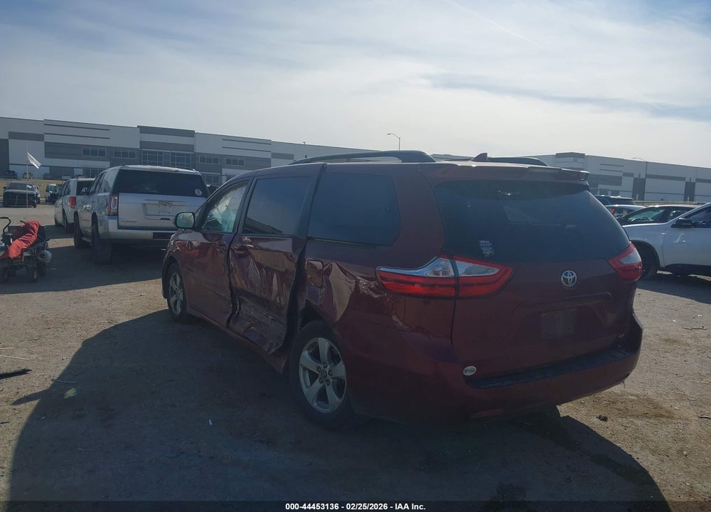 2019 TOYOTA SIENNA LE 8 PASSENGER VIN: 5TDKZ3DCXKS985816