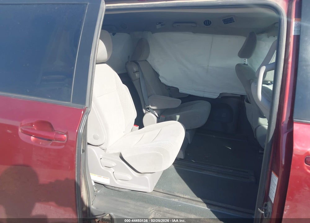 2019 TOYOTA SIENNA LE 8 PASSENGER VIN: 5TDKZ3DCXKS985816