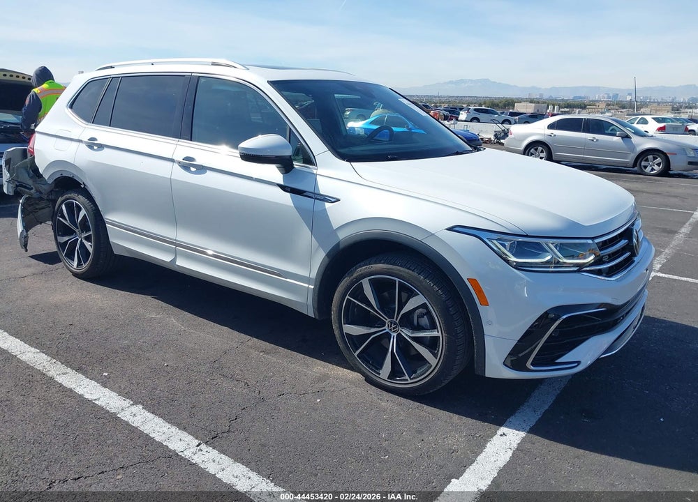 2024 VOLKSWAGEN TIGUAN 2.0T SEL R-LINE VIN: 3VV4B7AX7RM083616