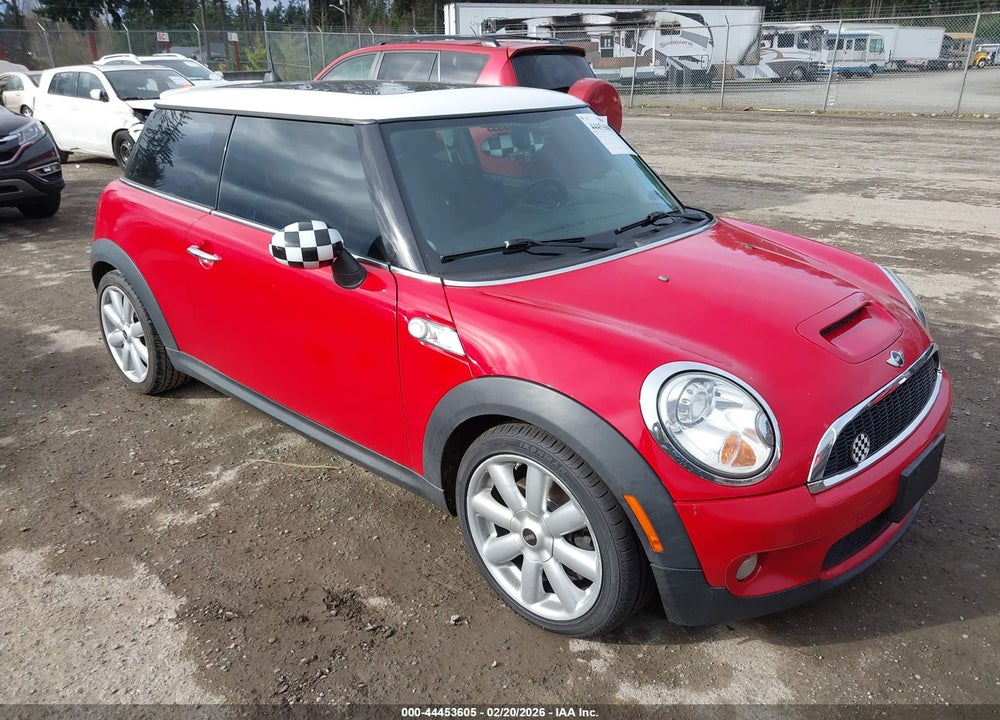 2008 MINI COOPER S VIN: WMWMF73518TV35572