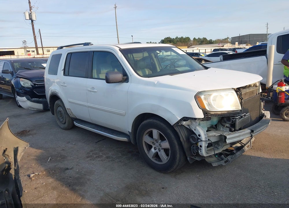 2011 HONDA PILOT EX-L VIN: 5FNYF4H55BB085589
