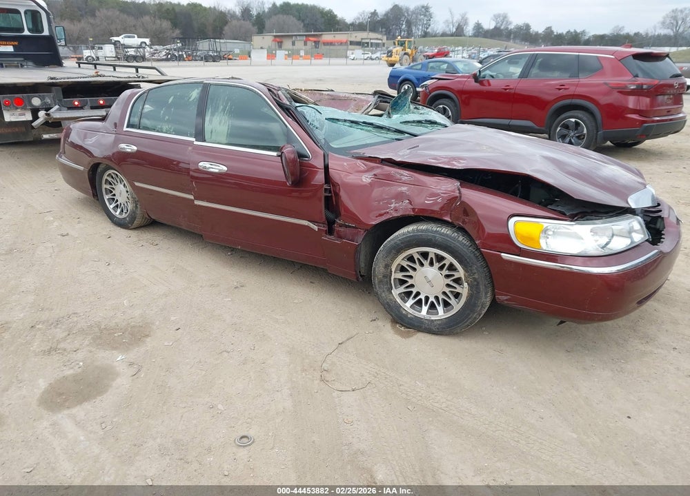 2002 LINCOLN TOWN CAR SIGNATURE VIN: 1LNHM82W12Y649216