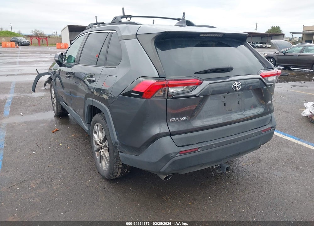 2020 TOYOTA RAV4 XLE PREMIUM VIN: 2T3C1RFV4LC067431