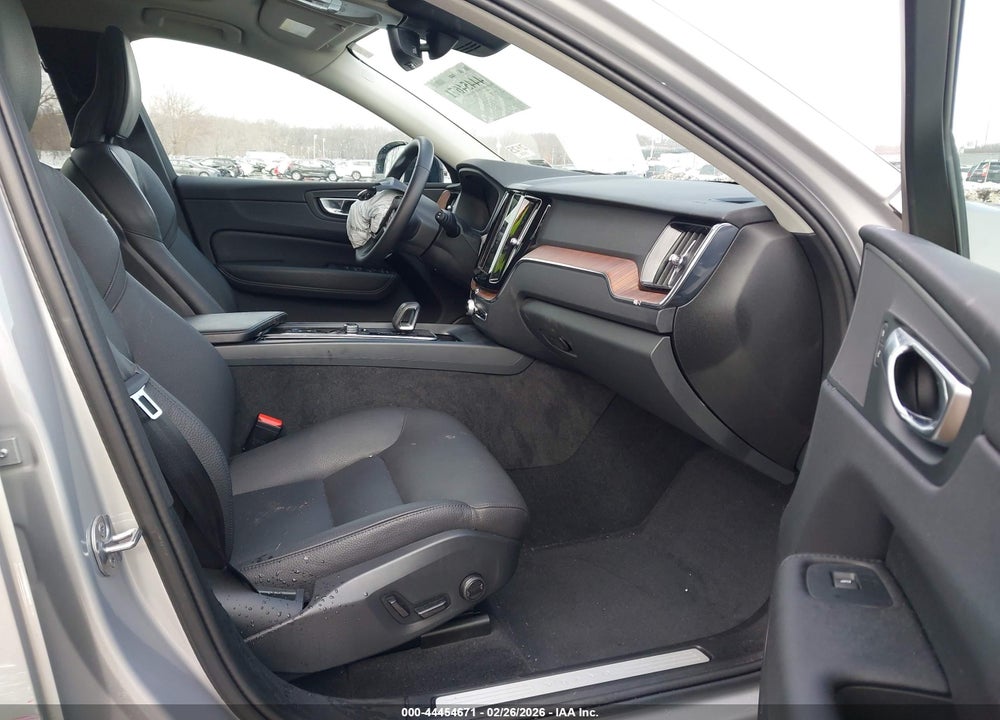 2024 VOLVO XC60 B5 PLUS DARK THEME VIN: YV4L12RL9R1886374