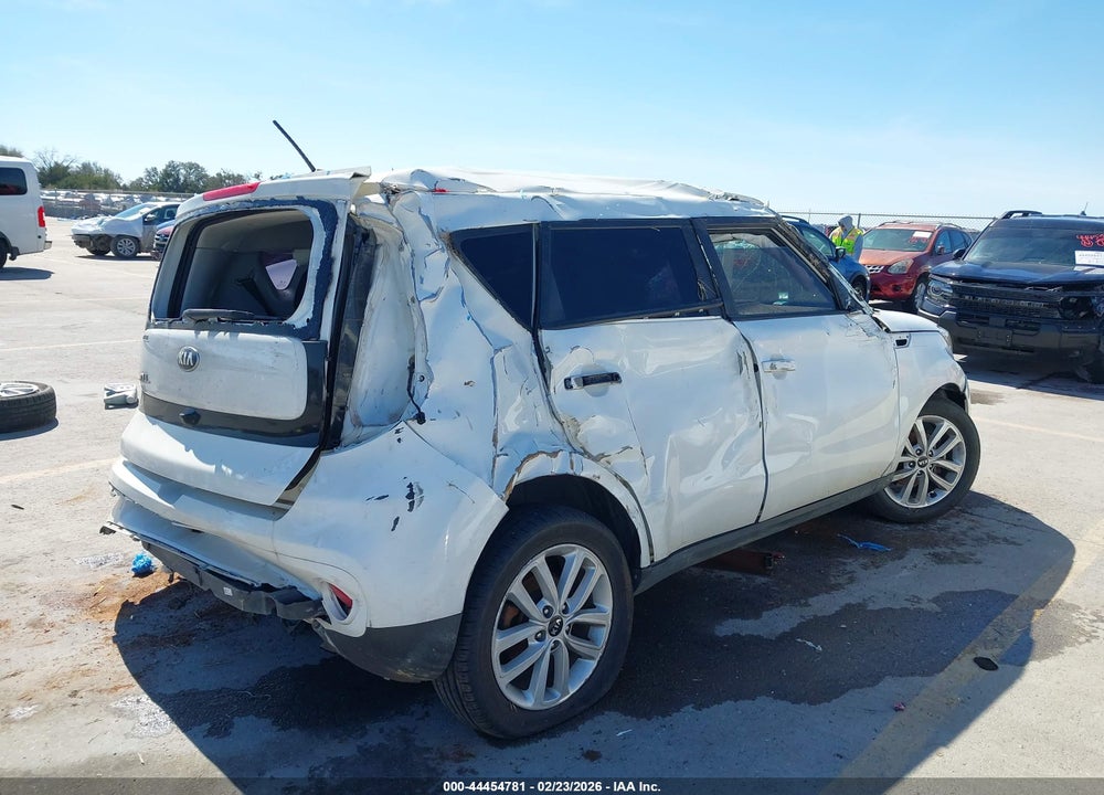 2019 KIA SOUL + VIN: KNDJP3A55K7918221