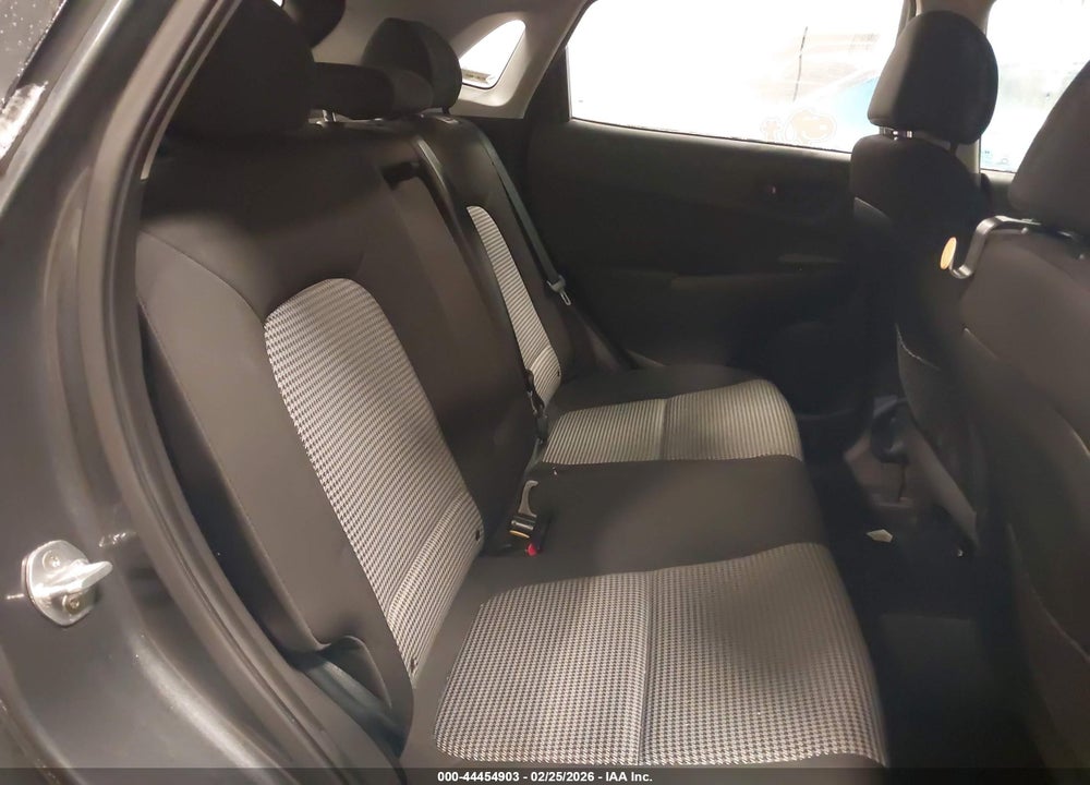 2018 HYUNDAI KONA SE VIN: KM8K1CAA9JU096649