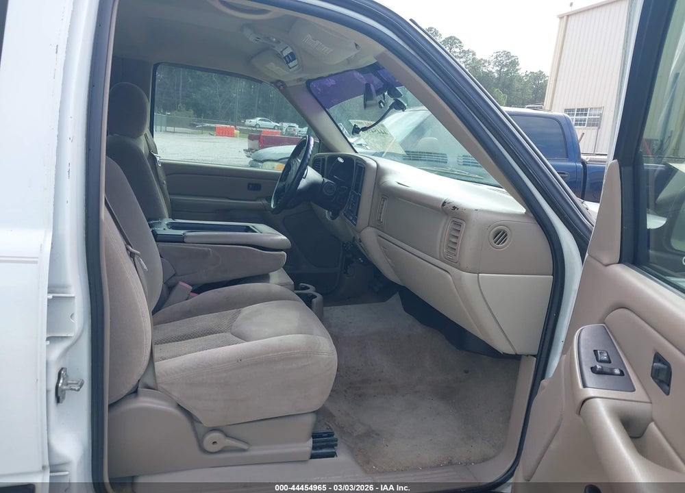 2005 CHEVROLET TAHOE LS VIN: 1GNEC13VX5J118124