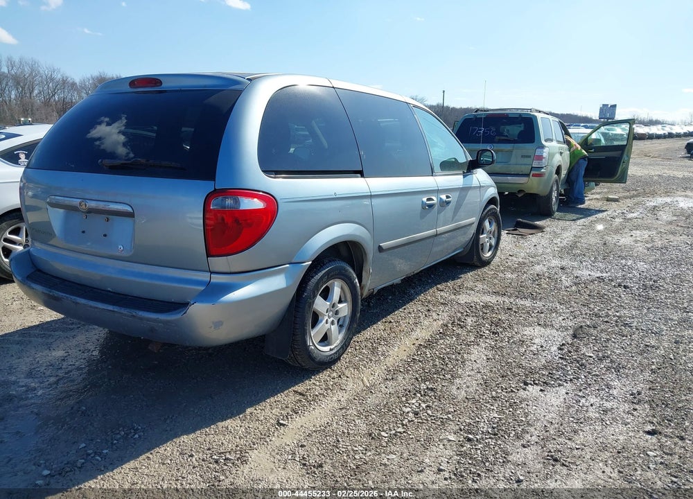 2005 CHRYSLER TOWN & COUNTRY VIN: 1C4GP45R05B441776