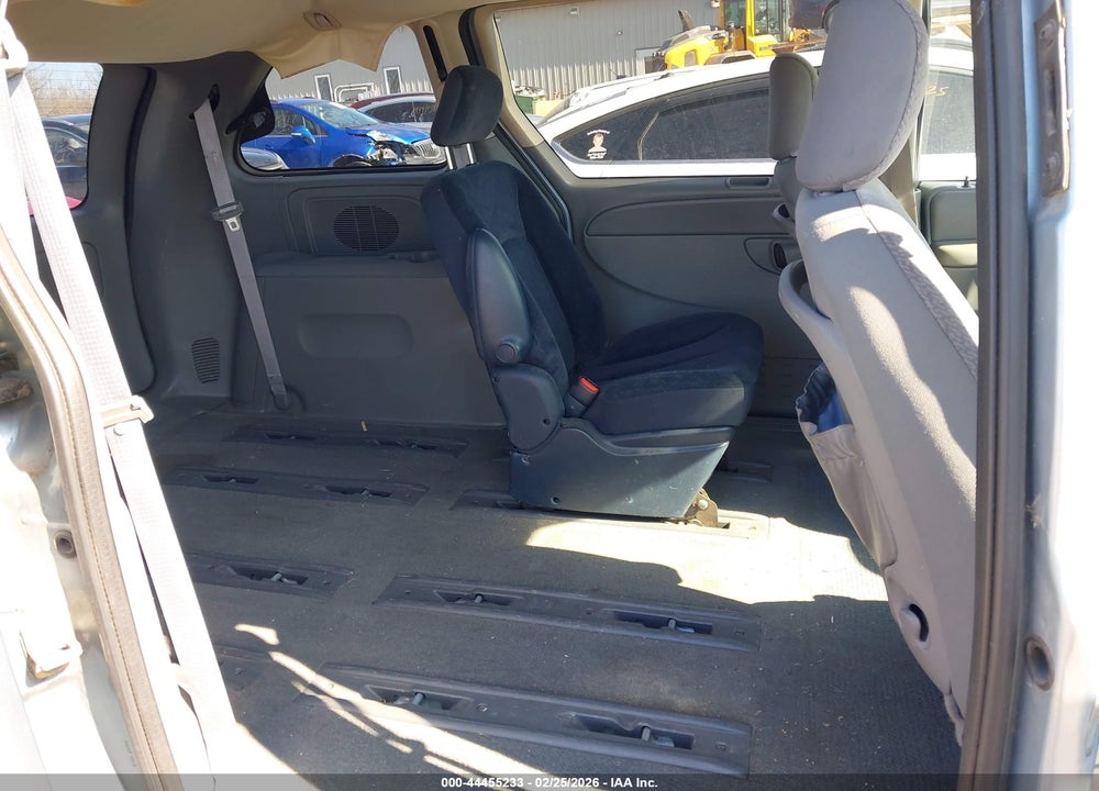 2005 CHRYSLER TOWN & COUNTRY VIN: 1C4GP45R05B441776