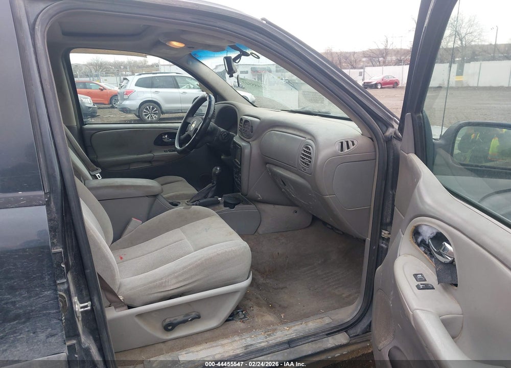 2005 CHEVROLET TRAILBLAZER LS VIN: 1GNDT13S452273165