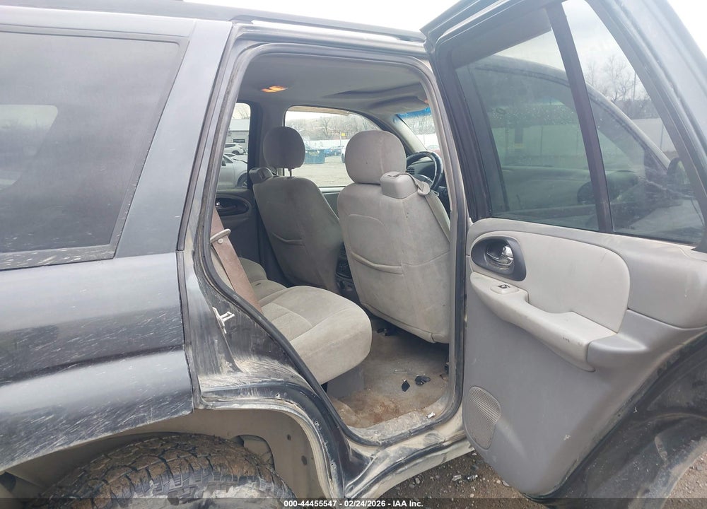 2005 CHEVROLET TRAILBLAZER LS VIN: 1GNDT13S452273165