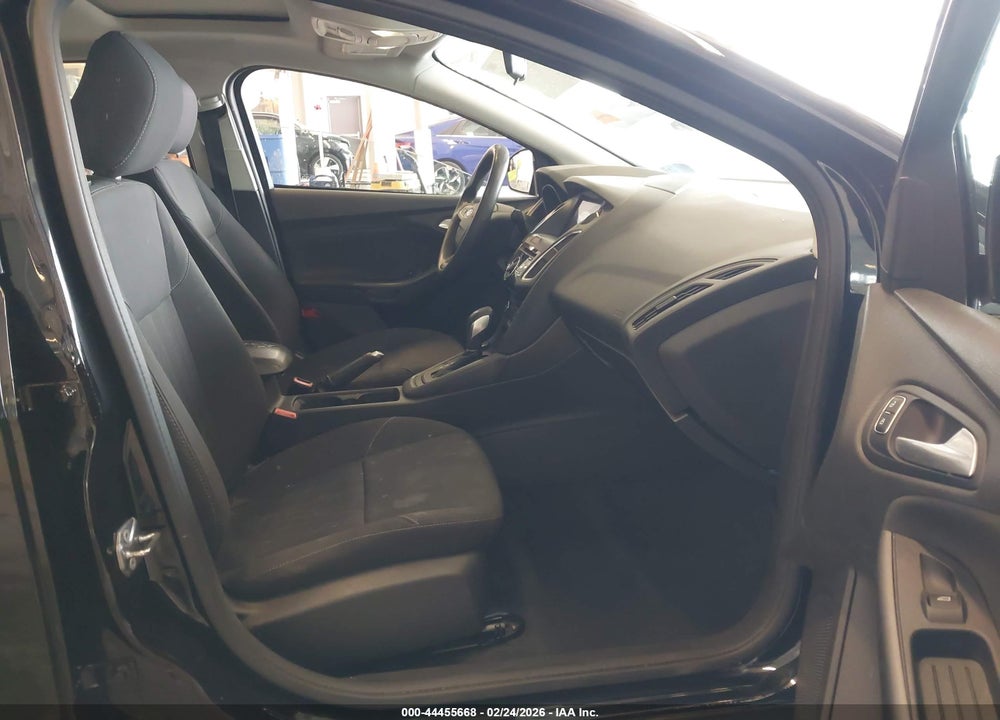 2017 FORD FOCUS SEL VIN: 1FADP3H26HL235801